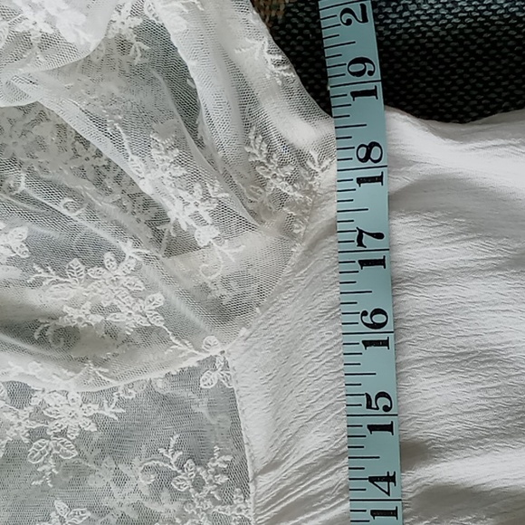 Hollister Women's Lace Long Bell Sleeve White Blouse Size XS - Picture 8 of 12